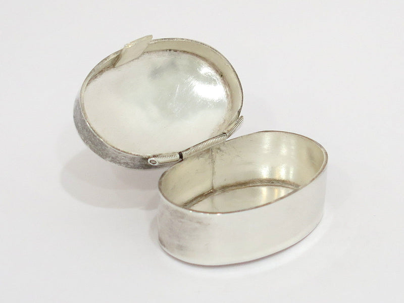 1 3/8 in - Sterling Silver Taxco Vintage Mexican Amethyst Center Oval Pill Box